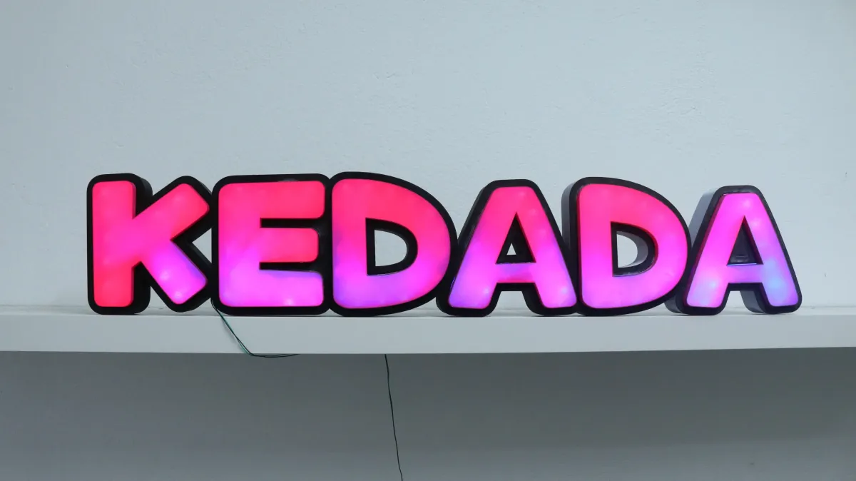 Letrero LED inteligente personalizado — KEDADA - imagen 1